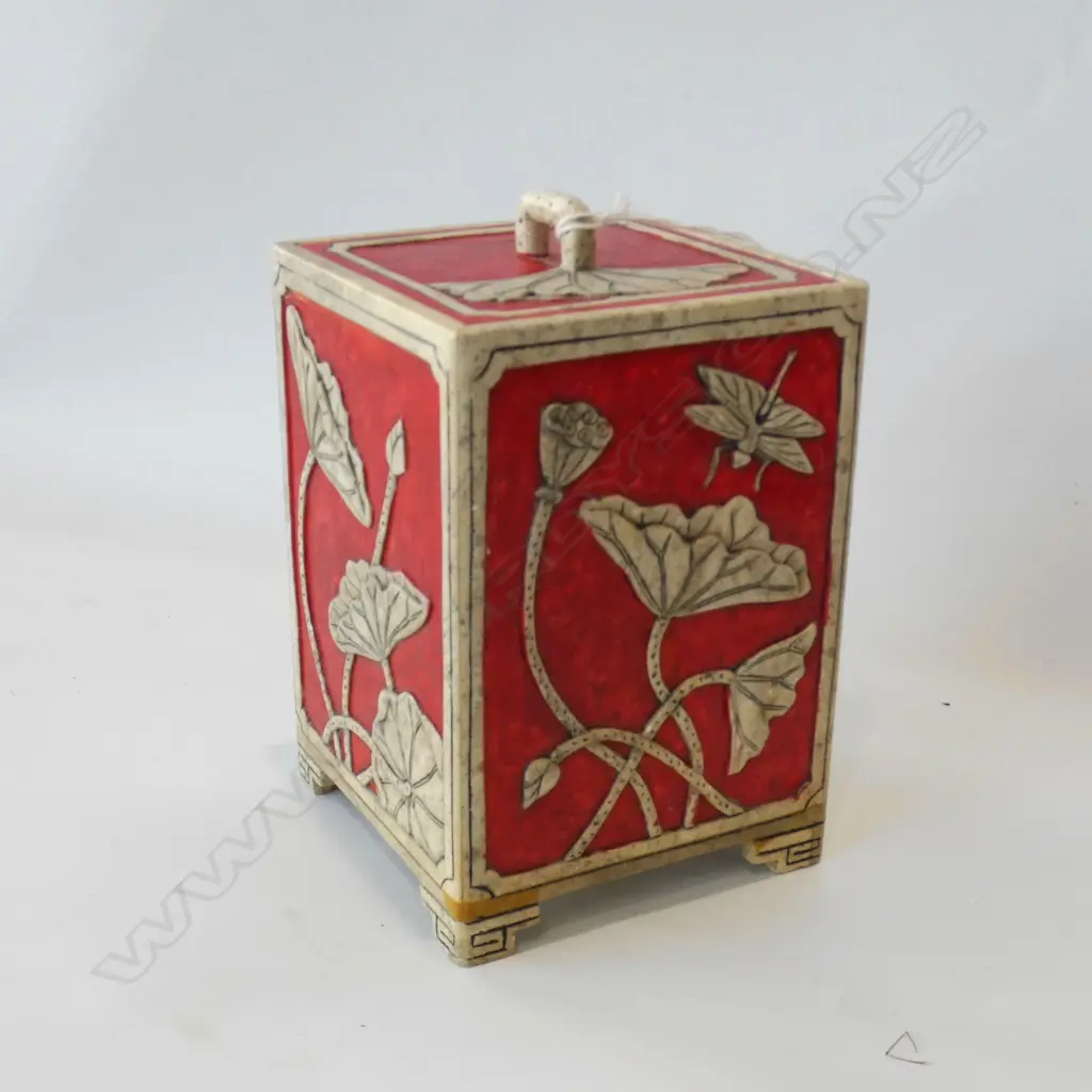 ORIENTAL RED LIDDED BOX WITH WHITE POPPIES H 150MM Image 1++