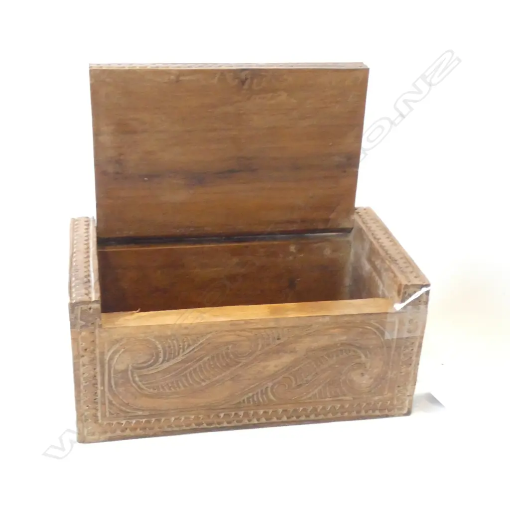 CARVED WOODEN MAORI BOX L.235mm Image 1++