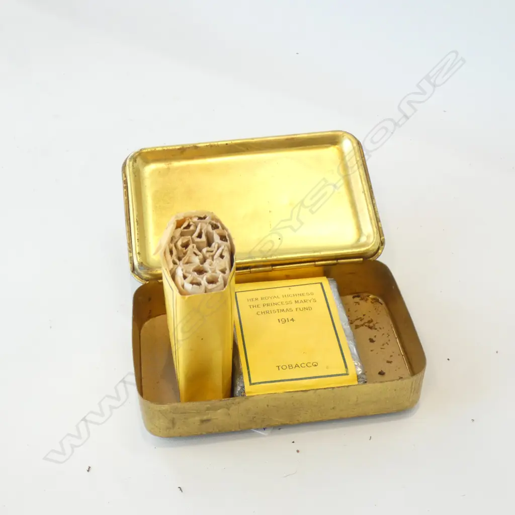 GOLD METAL CIGARETTE / TOBACCO TIN 1914 w. ORIG. CONTENTS Image 1++