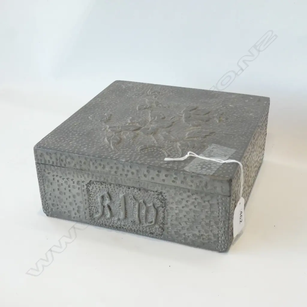 HAND BEATED PEWTER BOX 190mm sq Image 1++