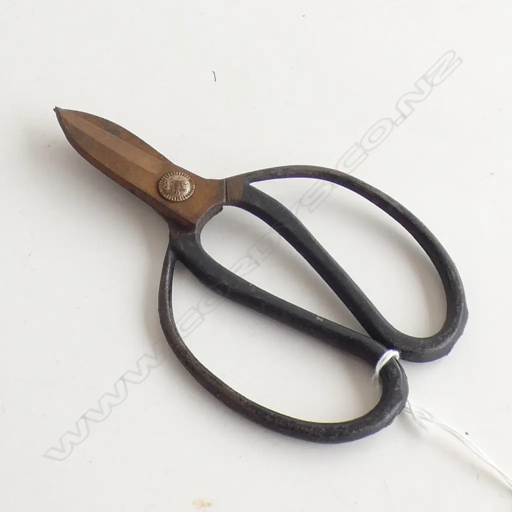 VINTAGE FORGED IRON SCISSORS L 155MM Image 1++