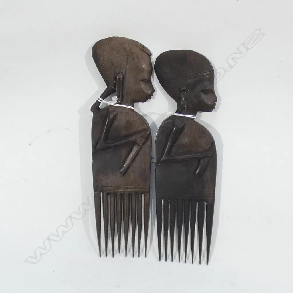 2 VINTAGE CARVED EBONY AFRICAN FIGURAL CARVED WOODEN COMBS (L 240MM) Image 1++