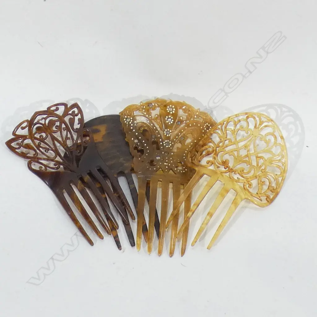 3 ASST LG VINTAGE COMBS INCL TORTOISESHELL  Image 1++