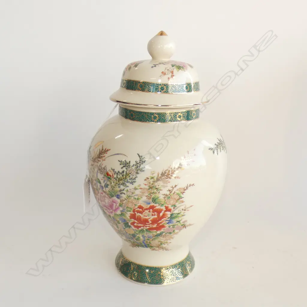 LIDDED SATSUMA VASE H.260mm Image 1++