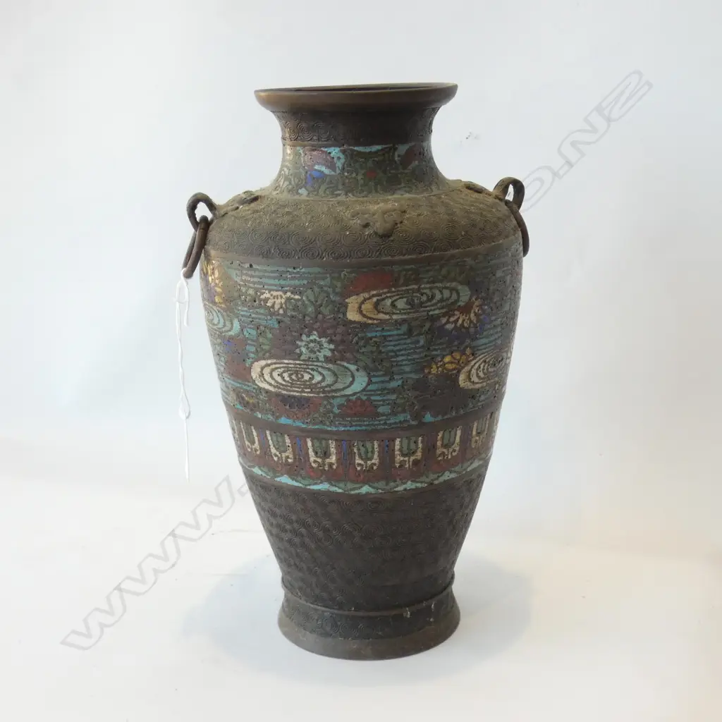 LARGE CLOISONNE VASE, CAPTURED HANDLES AT SHOULDER H.290mm.... Image 1++