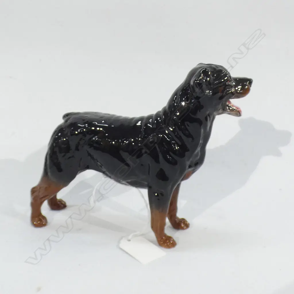 BESWICK BLACK & TAN DOG L 180MM Image 1++