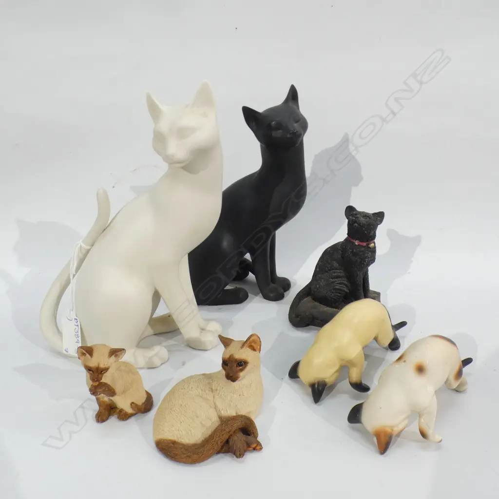 7 ASST CAT FIGURINES INCL FRANKLIN MINT BLACK CAT & WHITE CAT (H 200MM) Image 1++