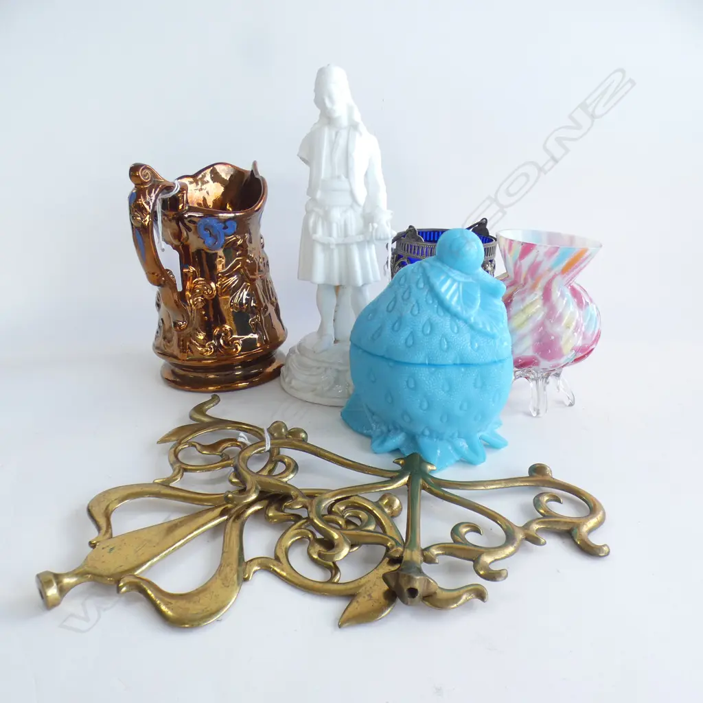 7 ASST. PIECES; 3 GLASS, GOLD LUSTRE JUG, WHITE FIGURE AF H.230mm, 2 BRASS PCES Image 1++
