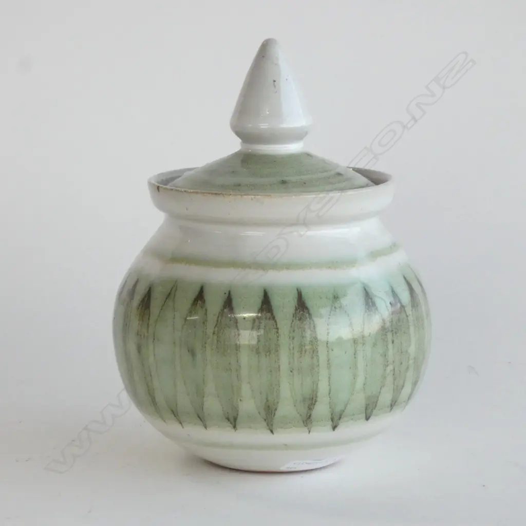 HAMNER POTTERY LIDDED PERSERVE POT BANDED SIDES H.170mm Image 1++