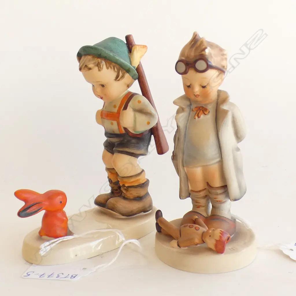 2 HUMMEL FIGURINES 'SENSITIVE HUNTER' (H 120MM) &  'DOCTOR' (H 125MM) ... Image 1++