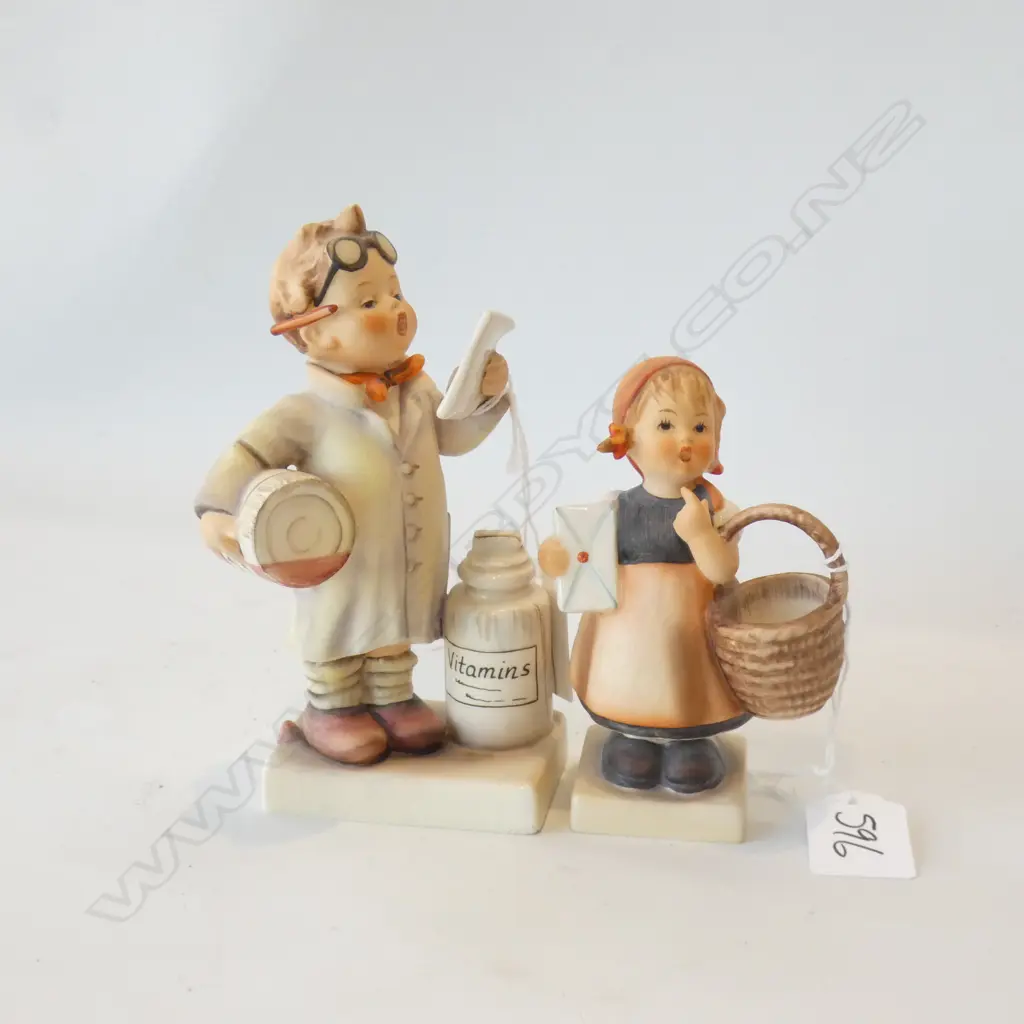 2 HUMMEL FIGURINES 'LITTLE PHARMACIST' (H 150MM) & 'MEDITATION GIRL' (H 115MM) Image 1++