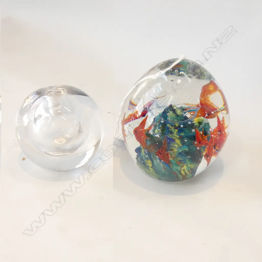 2 GLASS PAPERWEIGHTS - 1 KOSTA BODA  Image 1++