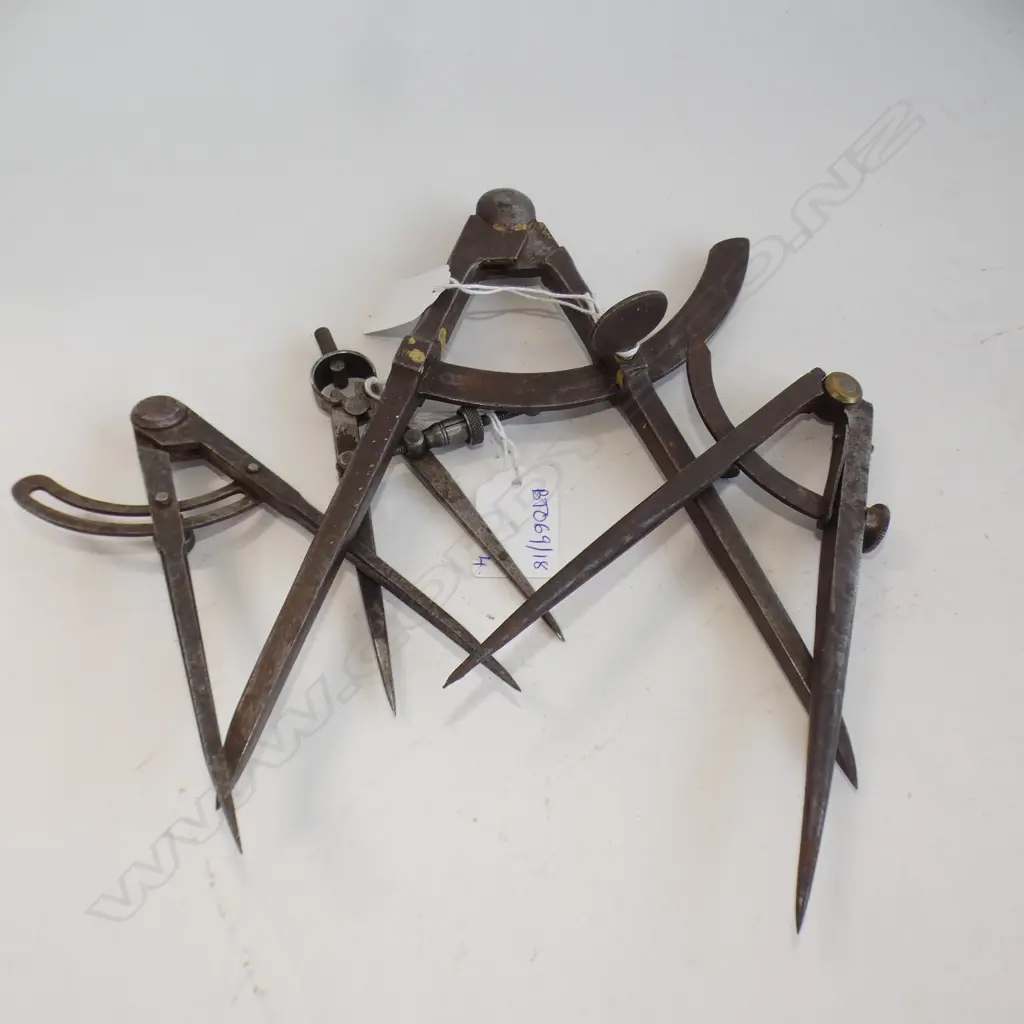 4 VINTAGE METAL DIVIDERS  Image 1++
