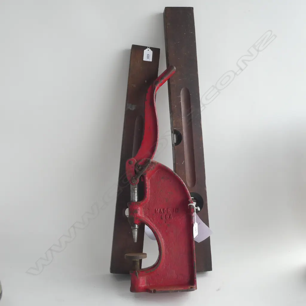 2 LGE VINTAGE LEVELS L.720mm + RED RIVETER H.575mm Image 1++