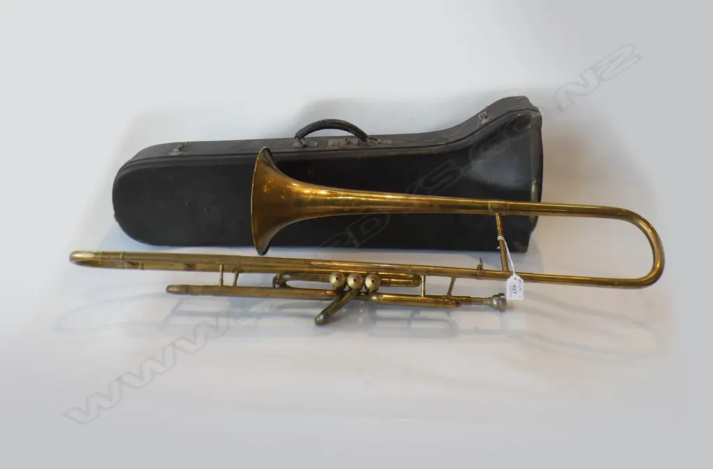 VINTAGE BRASS VALVE JAPANESE TROMBONE w. ORIG. CASE Image 1++