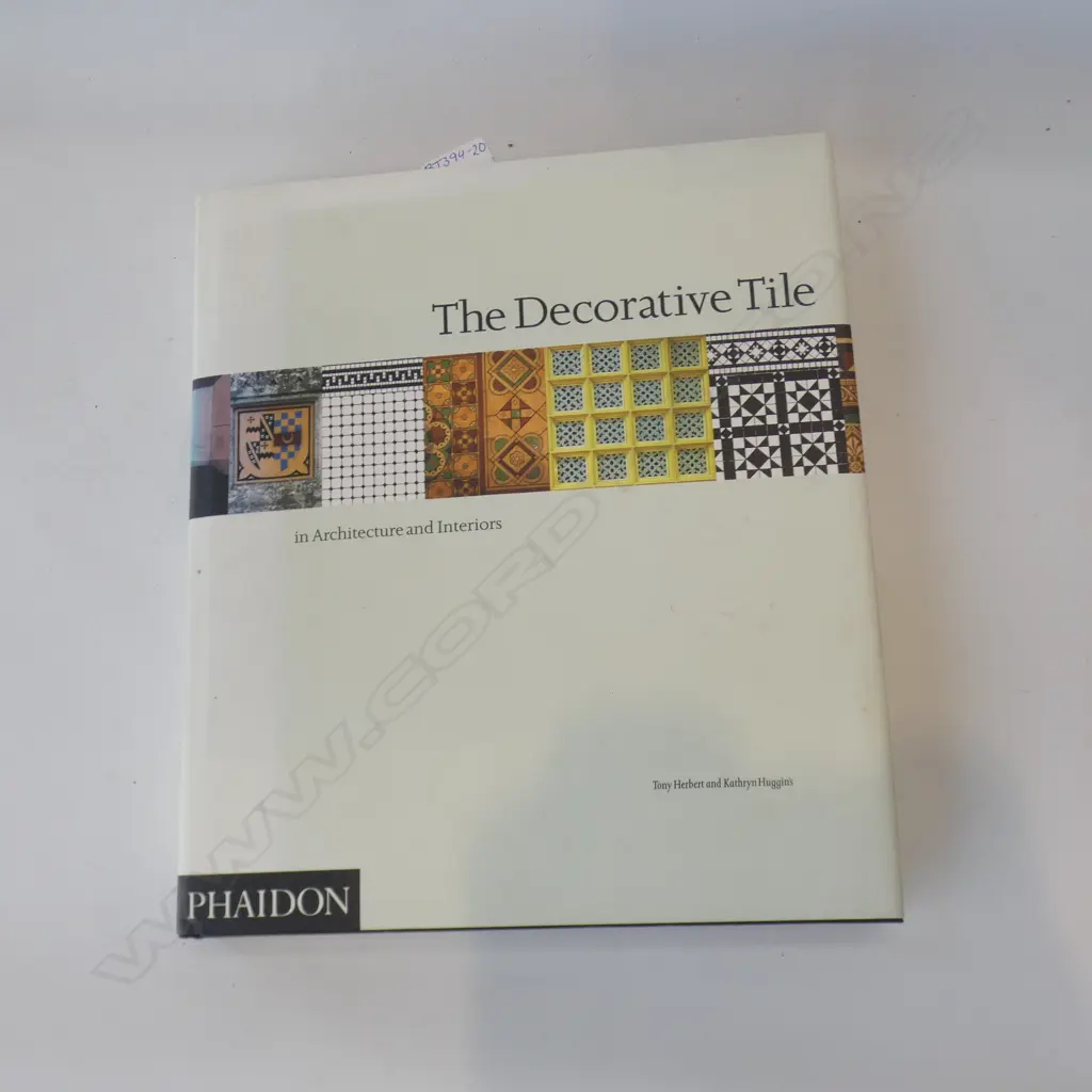 LG REFERENCE BOOK 'THE DECORATIVE TILE IN ARCHITECTURE & INTERIORS' Image 1++