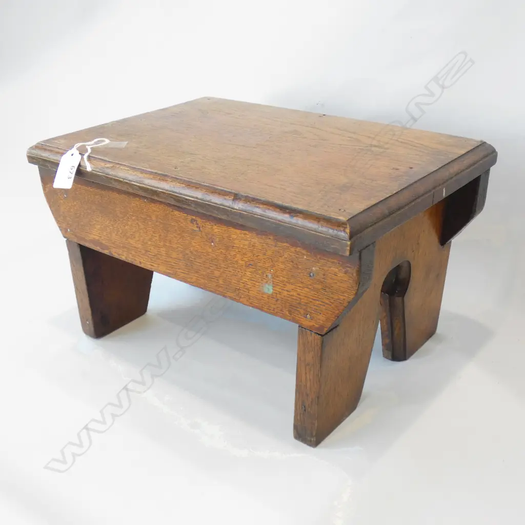 OLD OAK STOOL Image 1++