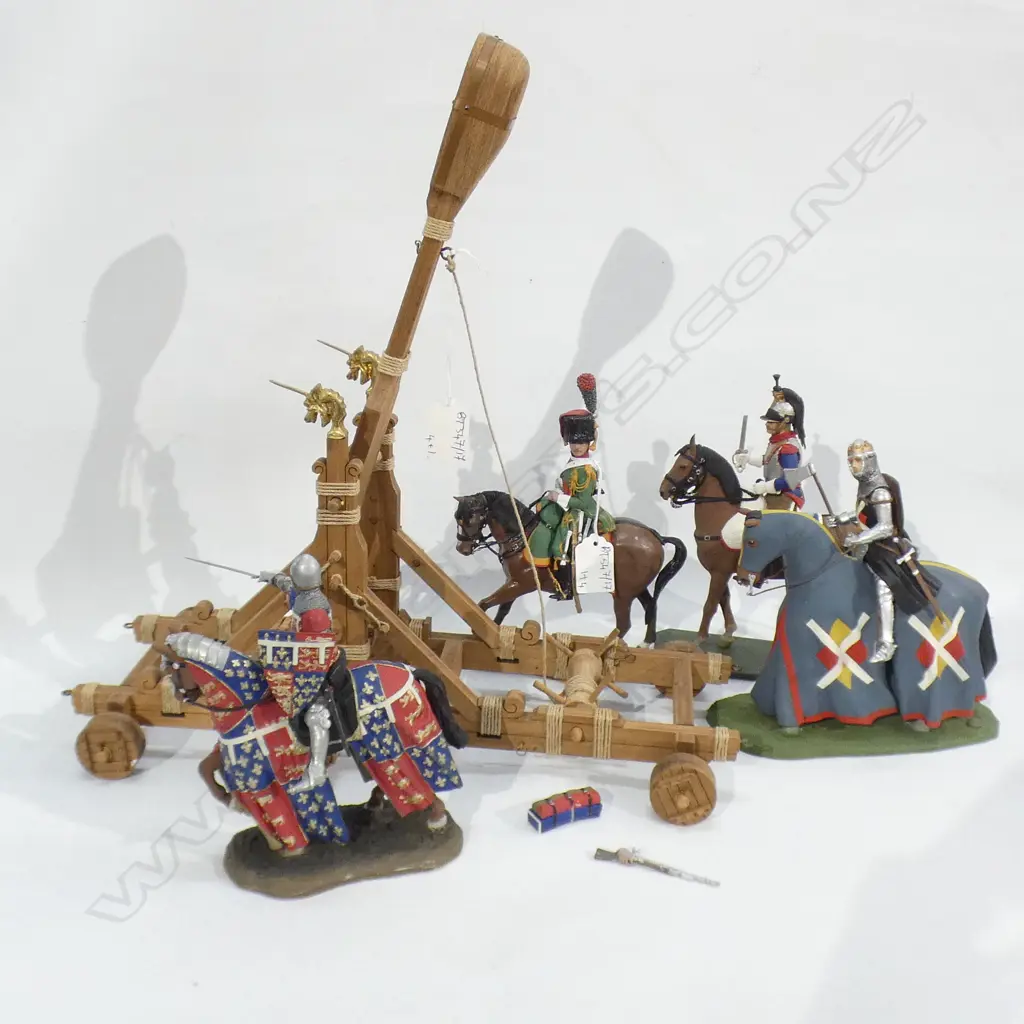 4 MOUNTED MILITARY HORSEMEN; 3 RESIN 1 METAL H.200mm + CATAPULT MODEL H.390mm Image 1++