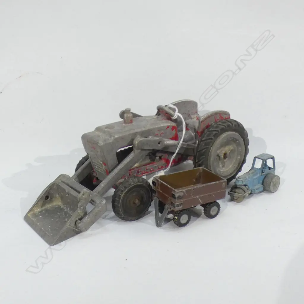 FUN HO TRACTOR + 2 SMALL METAL TOYS  Image 1++