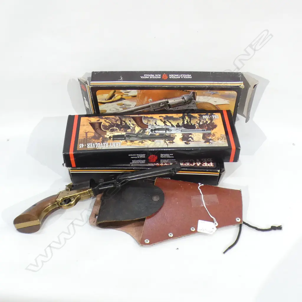 3x 45 CALIBRE REPLICA REVOLVERS, BOXED + 2 GUN SHEATHS Image 1++