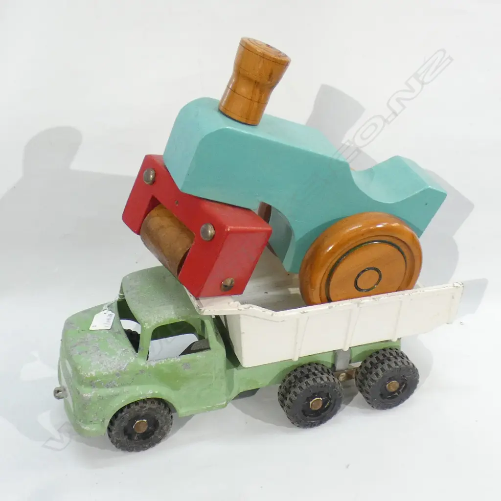 LARGE FUN HO TRUCK L.470mm + WOODEN TOY TRUCK Image 1++