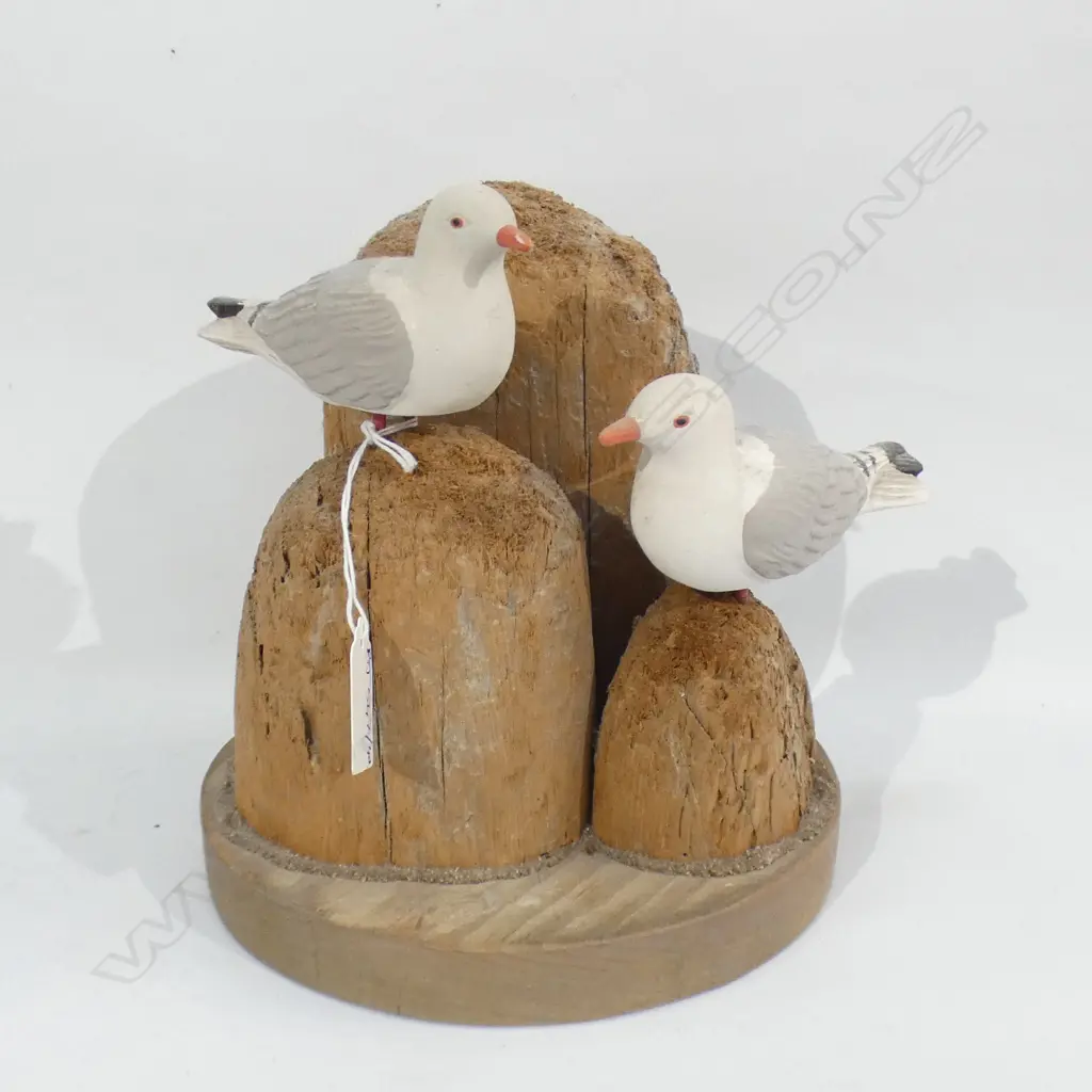 BATHROOM ORNAMENT 2 WOODEN SEAGULLS  Image 1++