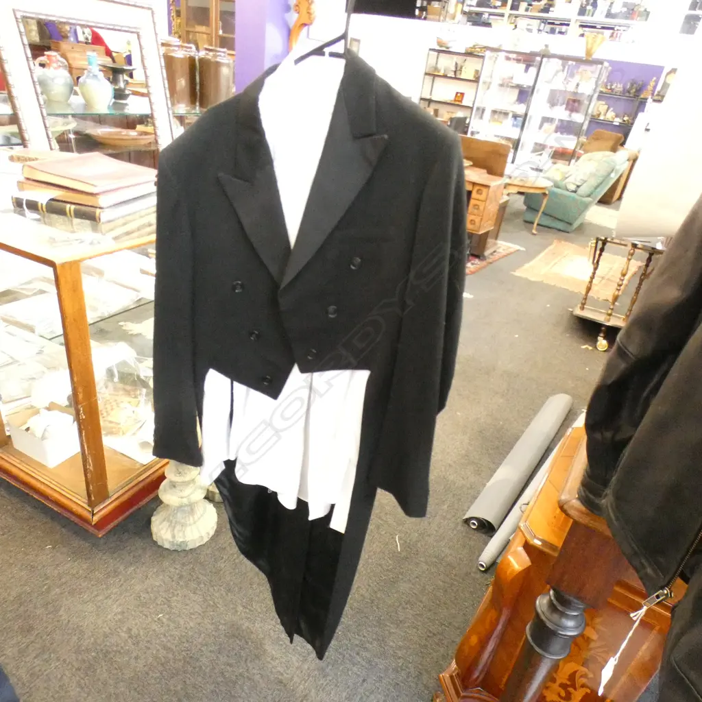 VINTAGE MENS TAILCOAT JACKET & BILL BASS WHITE SHIRT  Image 1++