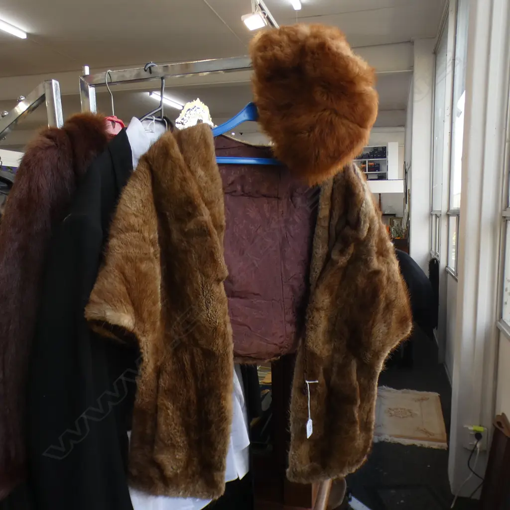 FOX FUR CAPE & FUR HAT Image 1++