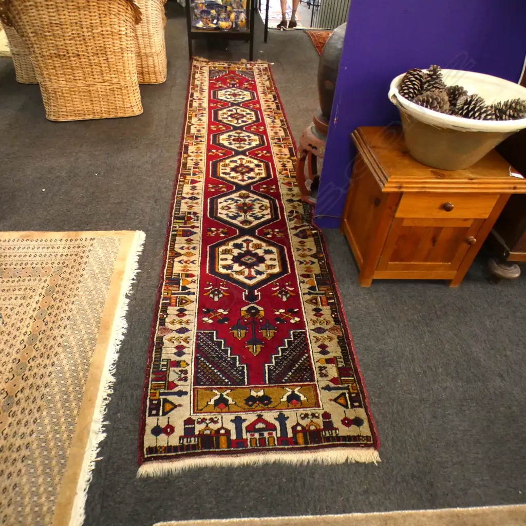 IRANIAN ALL WOOL HAND KNOTTED RUNNER w BORDER OF BUILDINGS 3820 x 740mm Image 1++
