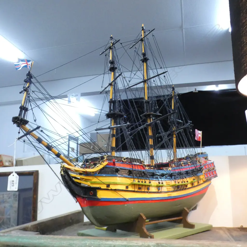 MODEL OF CAPT COOK'S SHIP 'H.M.S. ENDEAVOUR' Image 1++