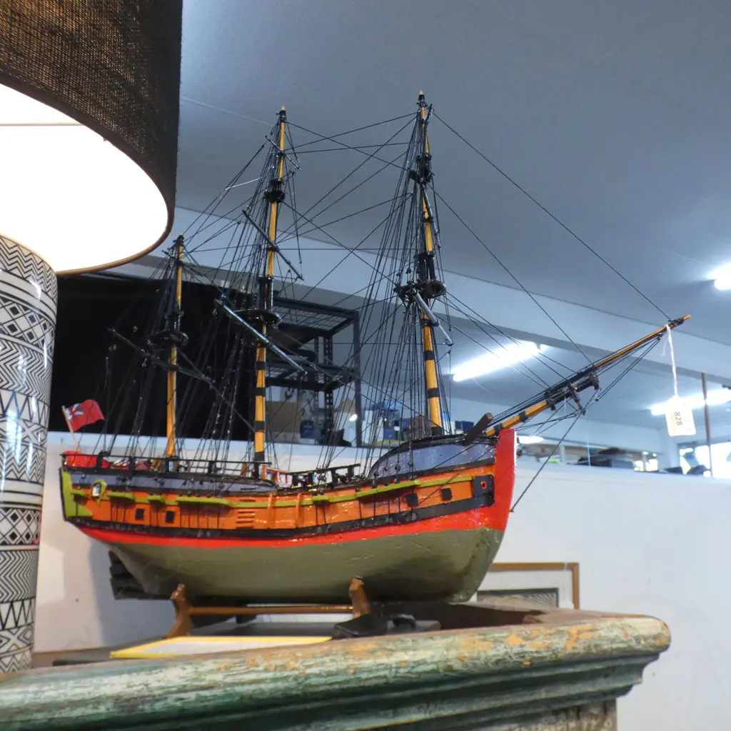 MODEL OF OLIVER CROMWELL'S SHIP 'HAMPSHIRE'  Image 1++