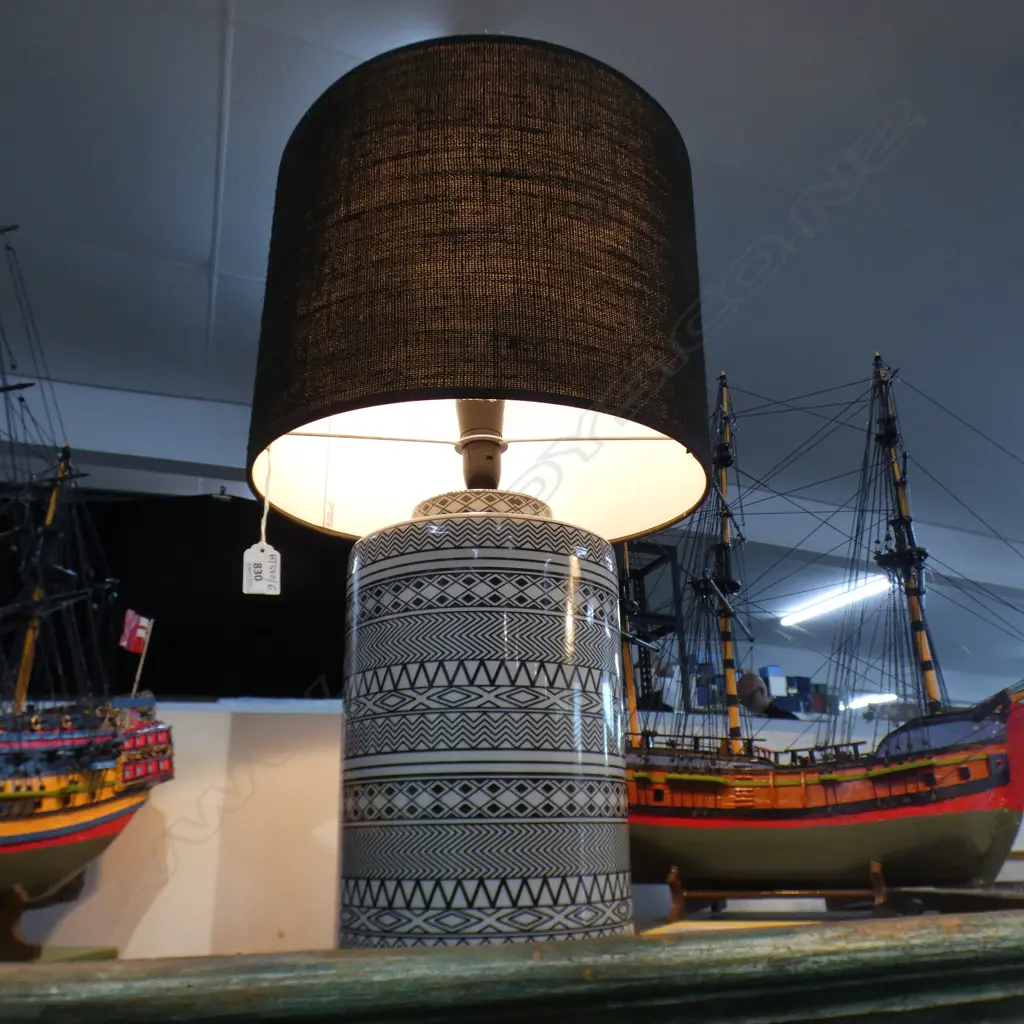MODERN BLACK & WHITE LAMP H.640mm Image 1++