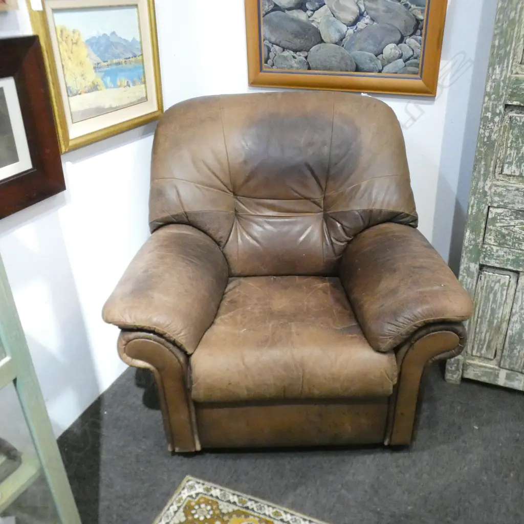 OLD LEATHER ARM CHAIR MARKED A.F Image 1++