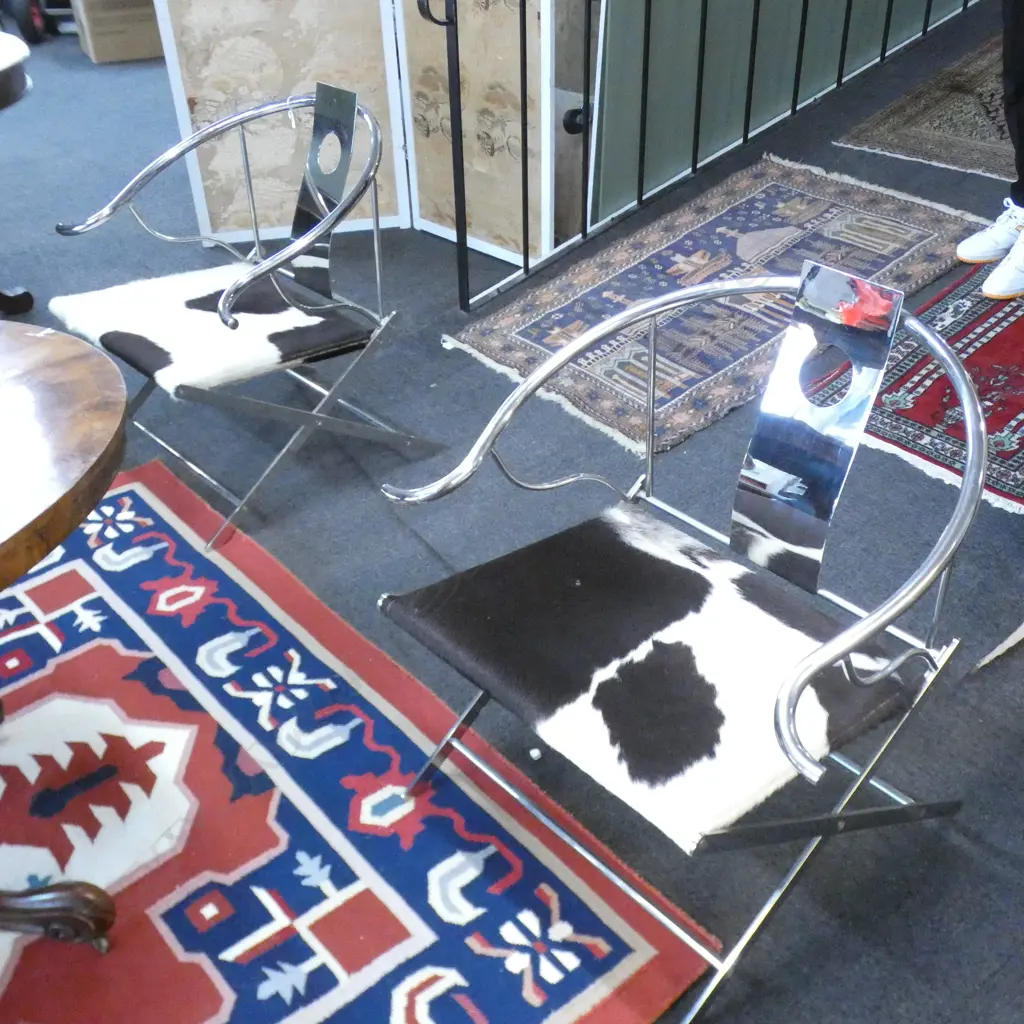 PAIR OF STYLISH CHROME AND COWHIDE YOKE CHAIRS Image 1++
