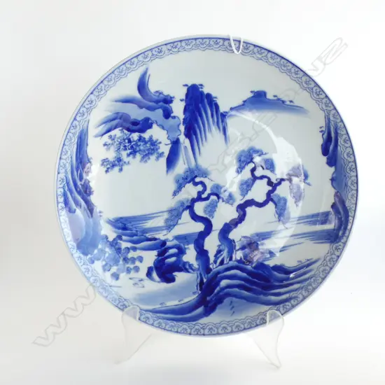 OLD ORIENTAL BLUE & WHITE LARGE PLATE EXT. LANDSCAPE SCENE Dia.320mm
