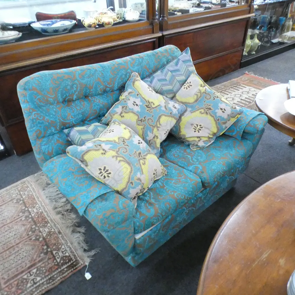 RETRO UPHOLSTERED SOFA Image 1++
