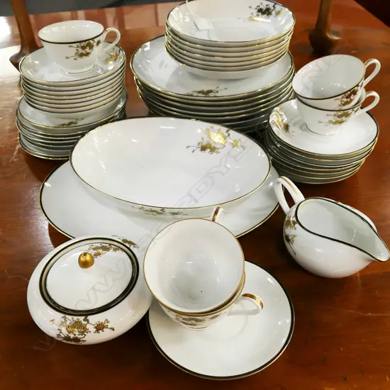 FINE MID CENTURY JAPANESE KUSHIDA GILT FLORAL 8 PIECE DINNER SERVICE, PLUS C&S & OTHERS, AF