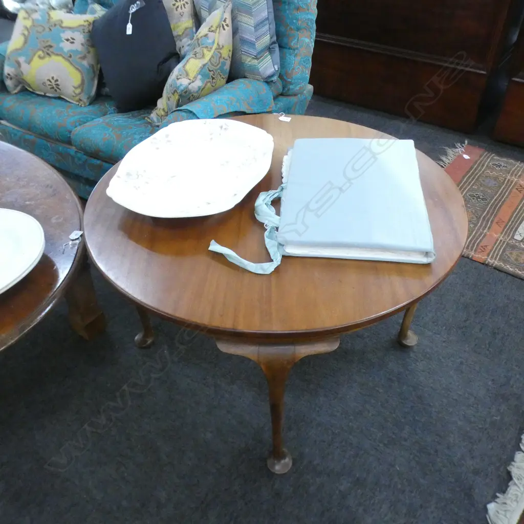 QUEEN ANNE STYLE SIDE TABLE 910mm dia Image 1++