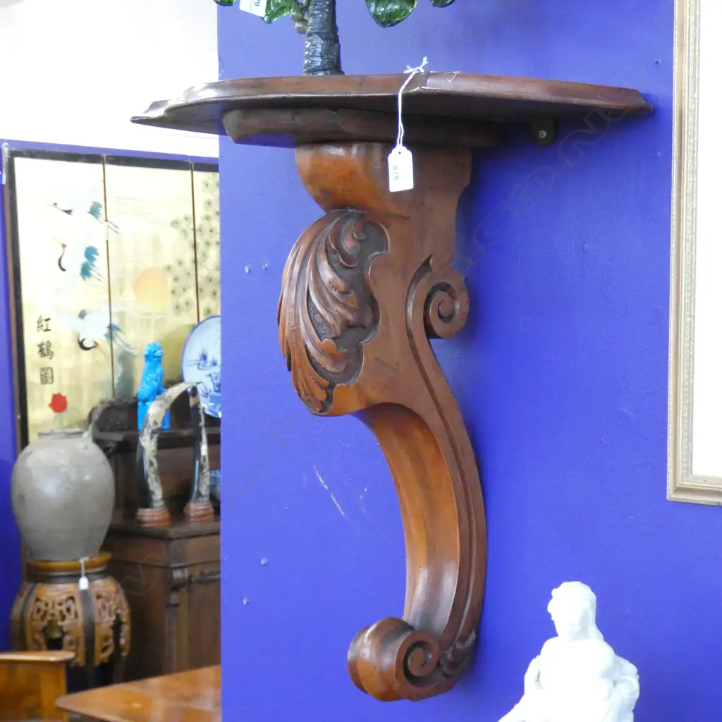 CARVED COLONIAL WALL BRACKET Image 1++