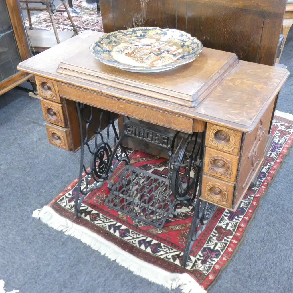 SINGER TREADLE SEWING MACHING Image 1++