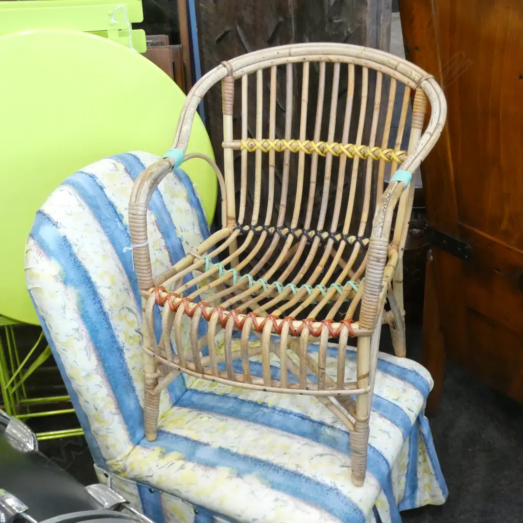 VINTAGE CHILDS CANE CHAIR Image 1++