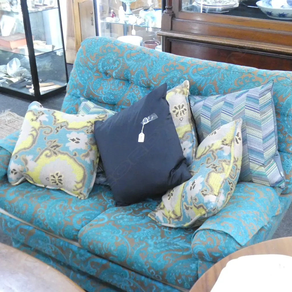 BOX OF CUSHIONS Image 1++
