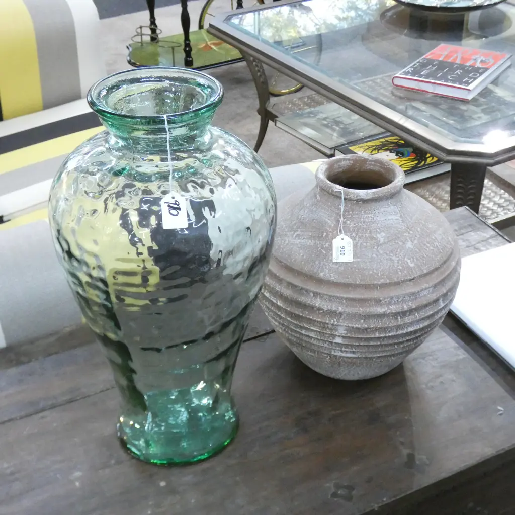 LG GREEN TINGED GLASS VASE (H 580MM) & POTTERY RIDGE SIDED VASE H 350MM Image 1++