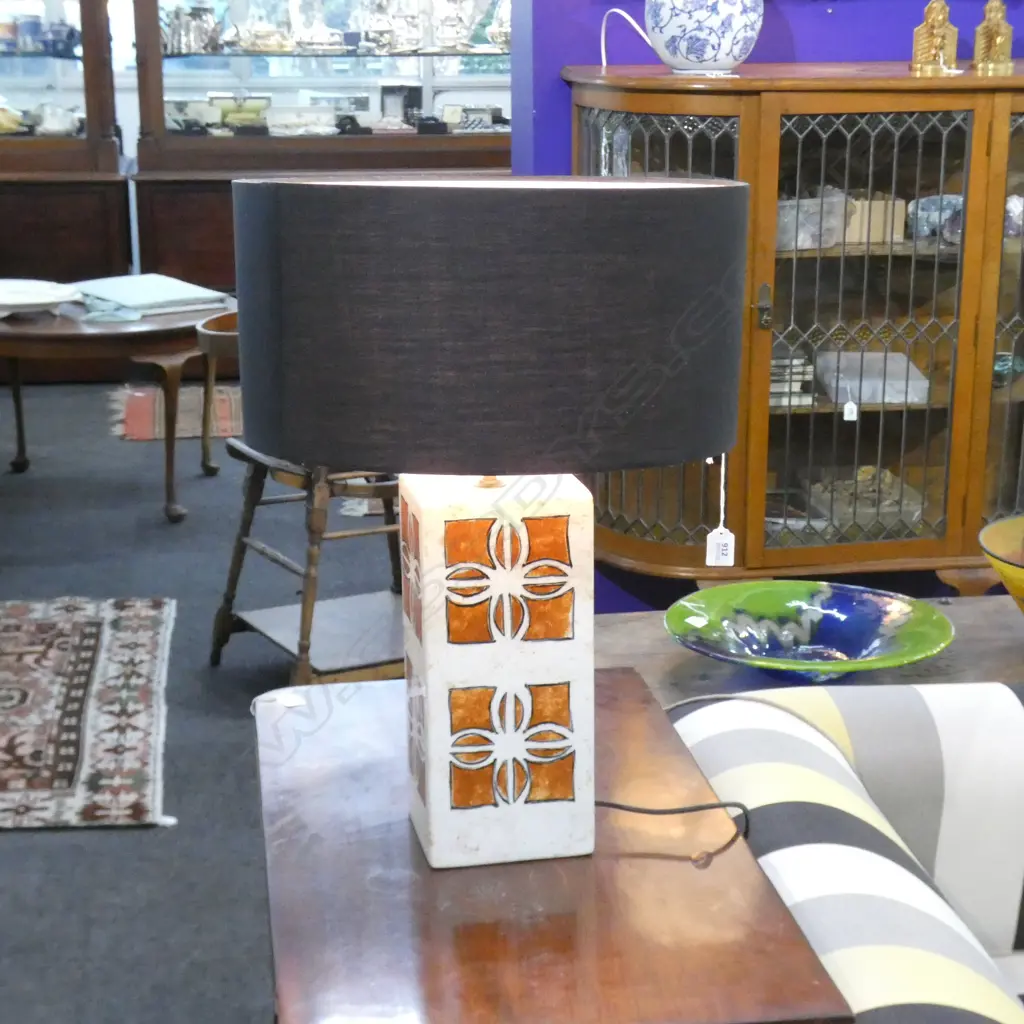 RECTANGULAR CERAMIC RETRO LAMP w. BLACK SHADE H.620mm 440mm dia Image 1++