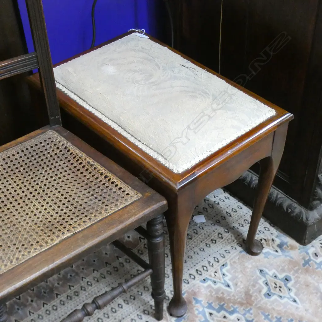 PIANO STOOL Image 1++
