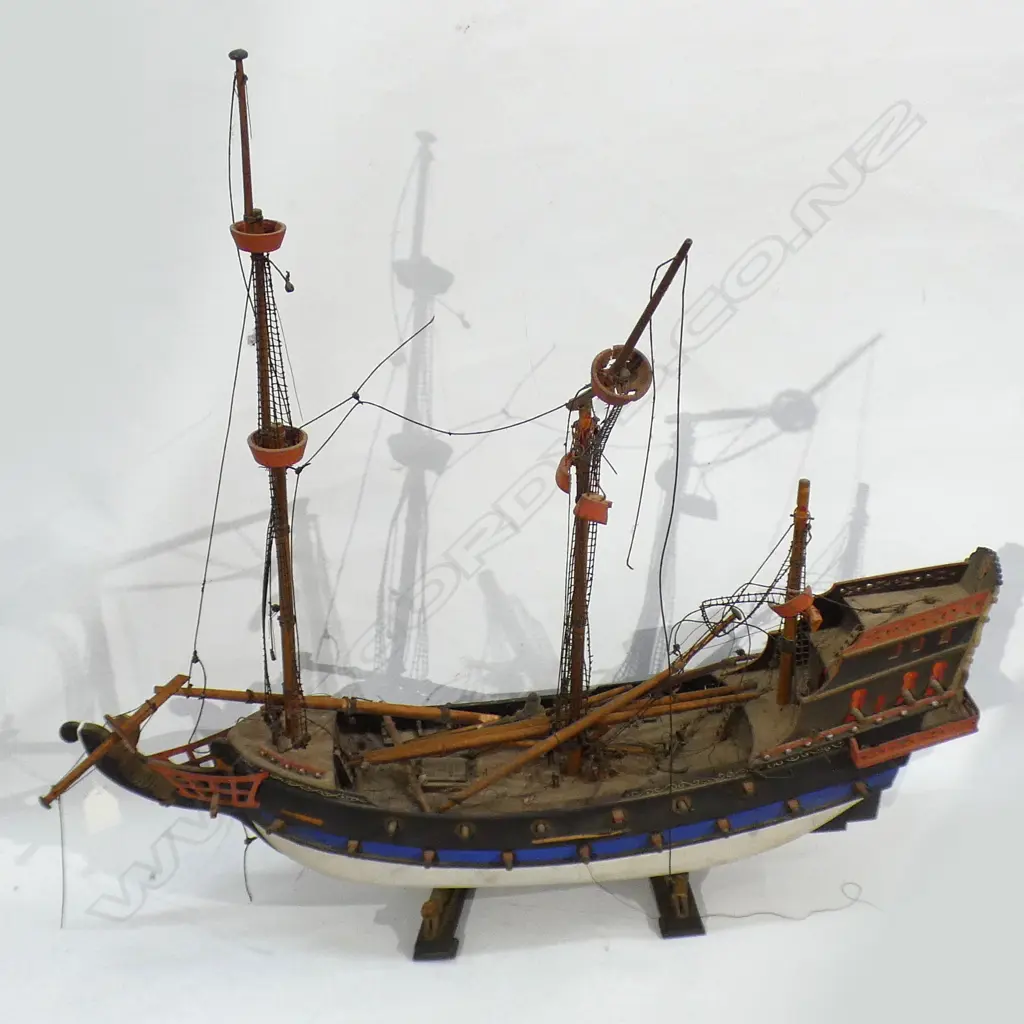 OLD SAILING SHIP MODEL - IN NEED OF REPAIR L 640MM Image 1++
