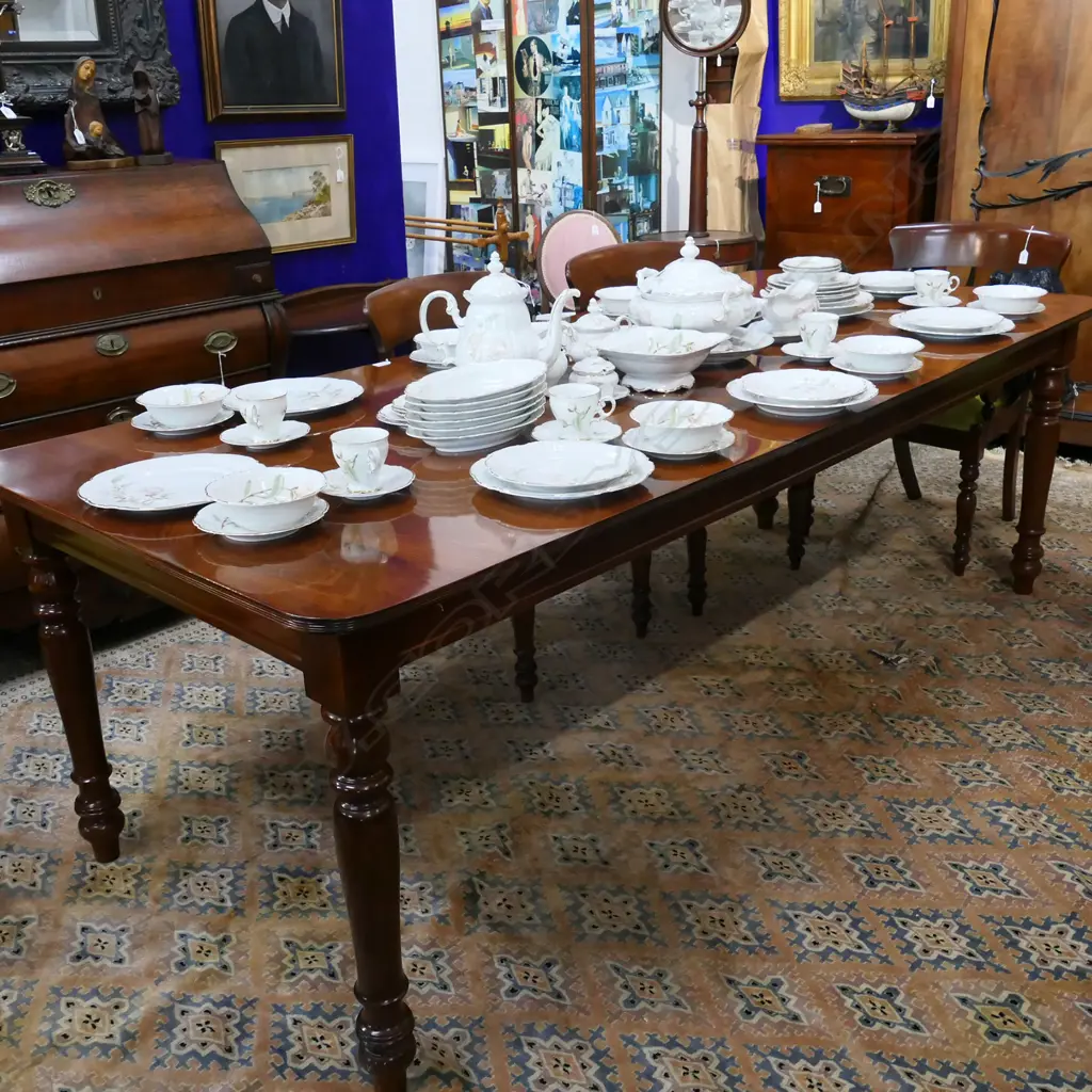 MAHOGANY VICTORIAN STYLE EXTENSION DINING TABLE - ONE LEAF Image 1++