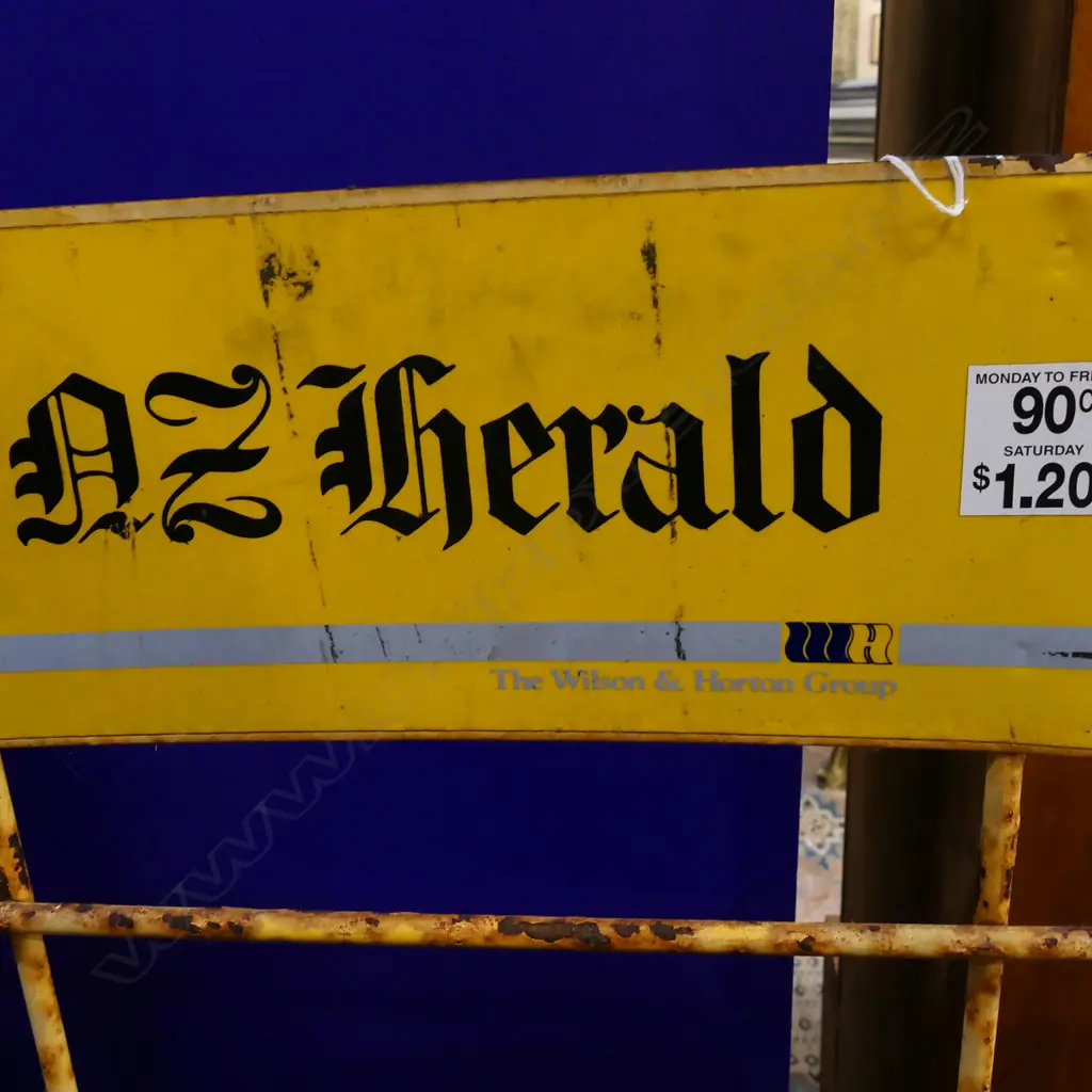 OLD NZ HEREALD NEWSPAPERS SELLERS STAND Image 1++