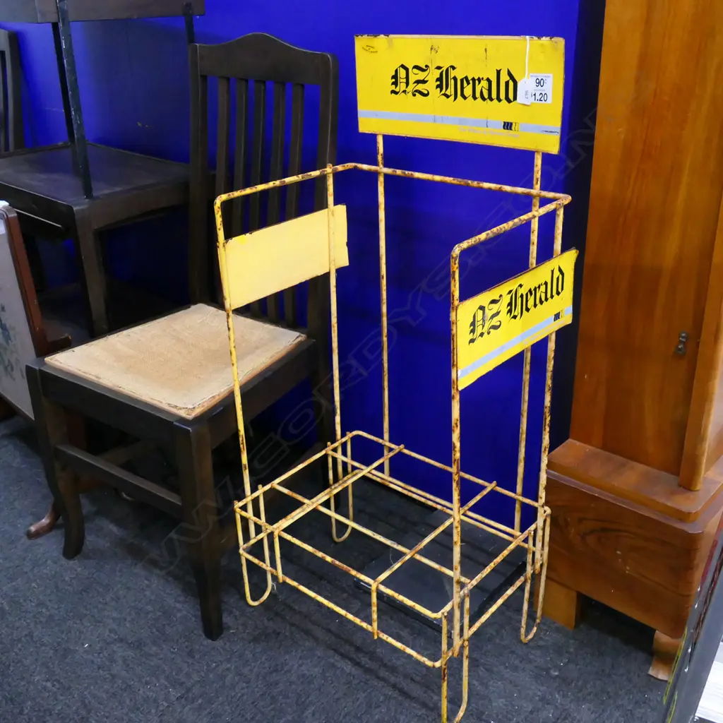 OLD NZ HEREALD NEWSPAPERS SELLERS STAND Image 1++