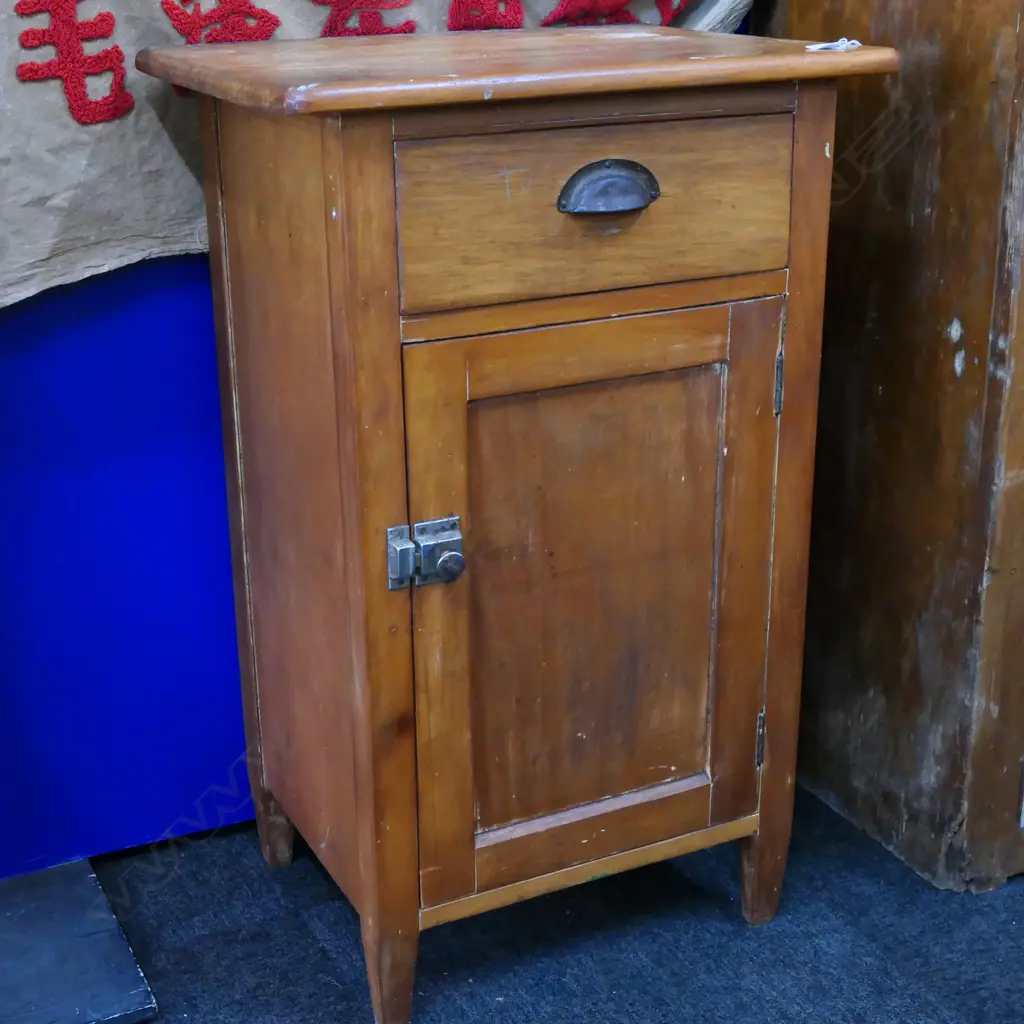 1920'S RIMU BEDSIDE CABINET Image 1++